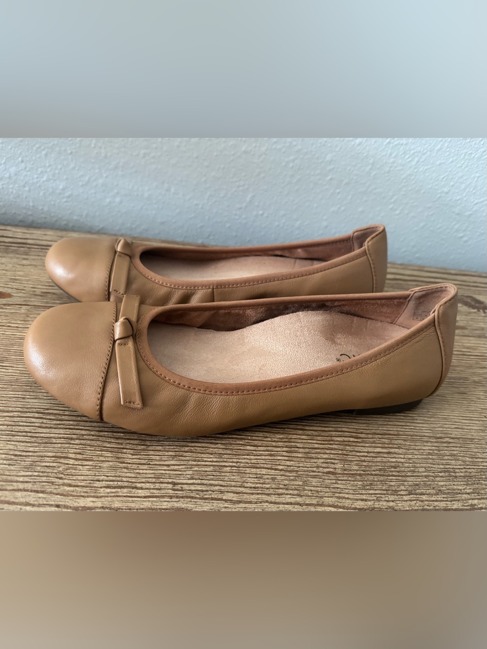 Vionic women’s Amorie size 9 leather camel/tan skimmers ballet flats shoes EUC